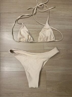 Monday Swimwear Cream Textured Triangle Bikini Size Small Palma Top Byron Bottom